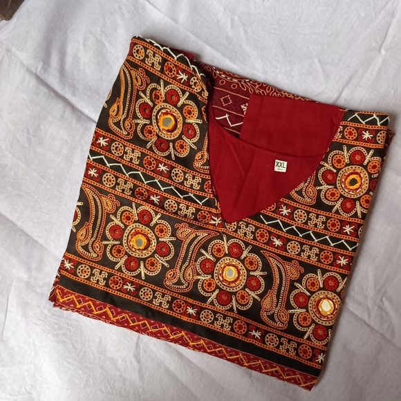 Hand embroidery Kutch work Kurti - Picture 3 of 7